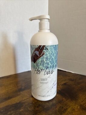 IGK Hot Girls Hydrating Shampoo 33.8 oz NEW.